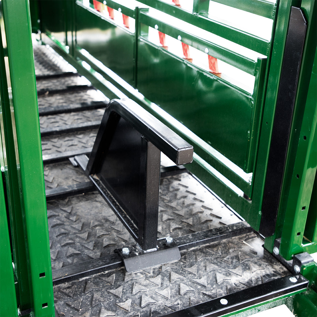 8800 Manual Chute incl. Vet Cage