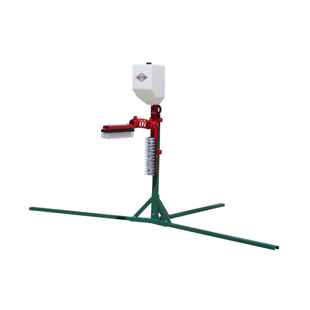 Cattle Oiler Stand short post with ring to move chain